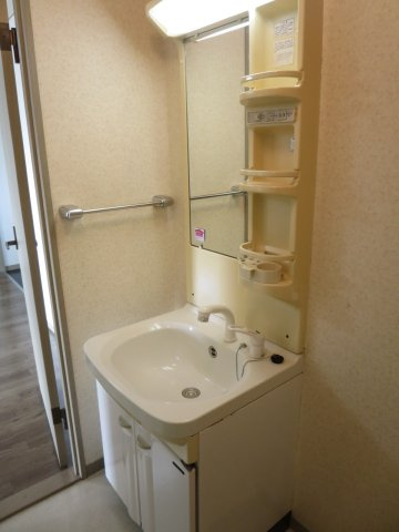 姫路市書写のアパートの洗面所|スペースが確保できる洗面所です