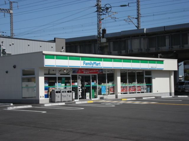 ピュアパレスの周辺|ファミリーマートまで770ｍ