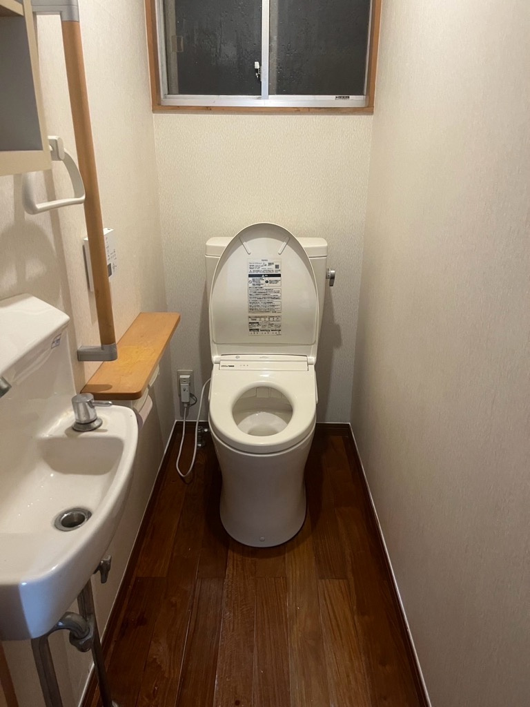 平岡町土山戸建てのトイレ|清潔感のあるトイレです