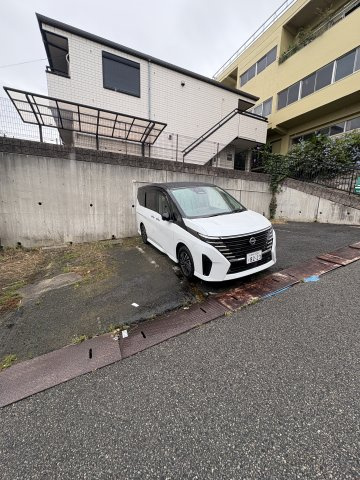 メゾン綾の駐車場