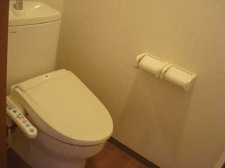 メゾン・ルナベリーのトイレ|シャワー付トイレ