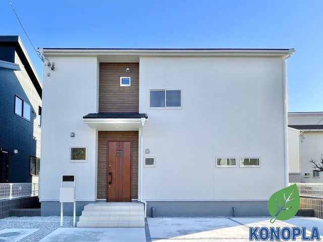 【新築戸建】前橋市鶴光路町の外観|■外観（1号棟）｜陽だまりのリビング、家事らくキッチンのお家、ついに完成！永く住むほどに愛着を深める、味わい豊かなデザインです。完成したばかりの新築を、一度ご覧になってみませんか？