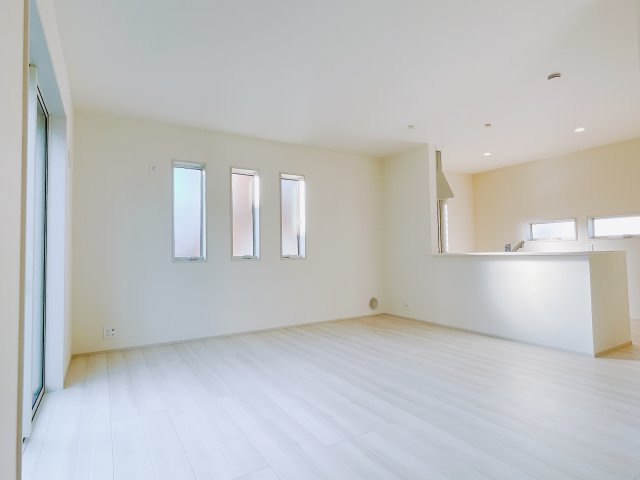 【新築戸建】前橋市鶴光路町の居間・リビング|■リビング（1号棟）｜毎日の家族とのご飯も大切に、充実できるようオシャレなダイニングキッチンをご用意しました♪より家族との絆も深まります＾＾