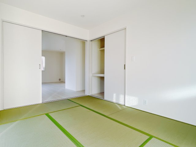 【新築戸建】前橋市鶴光路町の和室|■1階和室（1号棟）｜和室を書斎にしたり、冬にはコタツを敷いて家族みんなで年越しをするのもいいですね。家族みんなのお気に入りの空間になります♪