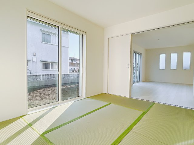 【新築戸建】前橋市鶴光路町の和室|■1階和室（1号棟）｜和室でしか味わえない畳ならではの香りや素材で和のやすらぎを感じてください♪休日はお子様とお昼寝するのにも最適です！