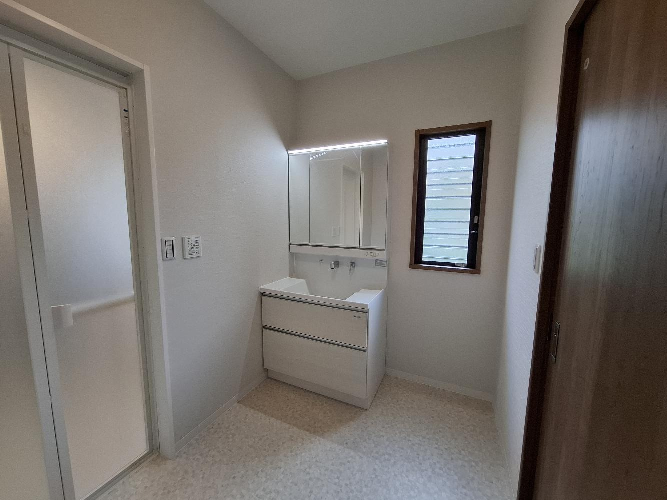 堺市南区庭代台四丁　中古戸建の独立洗面台