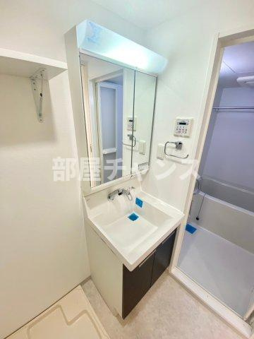 エステムプラザ名古屋駅前プライムタワーの洗面所|朝の支度にも助かる、独立の洗髪洗面化粧台