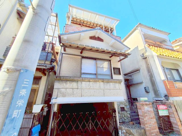 奈良市三条栄町16-9戸建