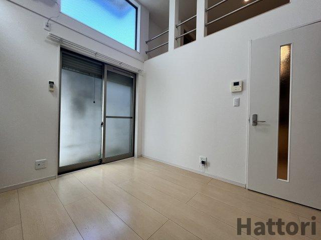 吹田市千里山西５丁目のアパートの居間・リビング