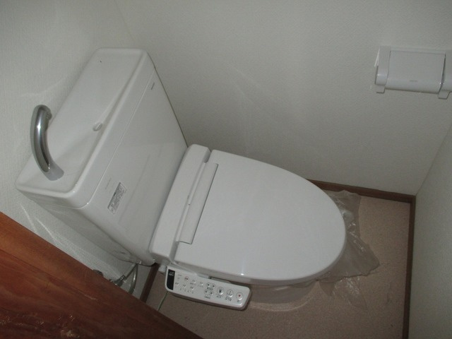 【トイレ】 | トイレには快適な温水洗浄便座付です