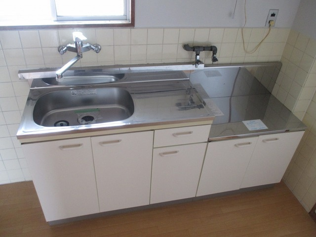 【キッチン】 | 自然光が入る窓のあるキッチンです