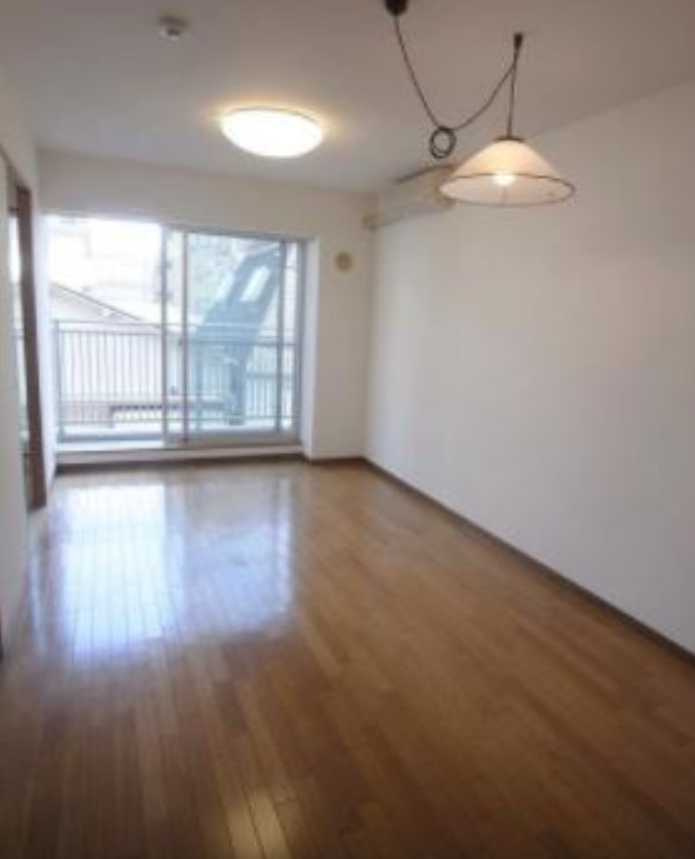 プロスパー世田谷A棟　オートロック　トランクルーム　ファミリー向けの居間・リビング