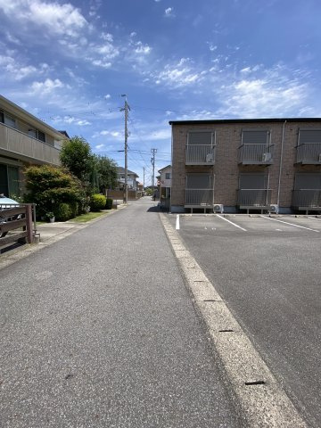 高浜市論地町２丁目のアパートの周辺|南側道路