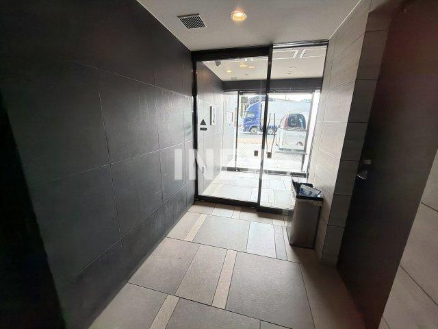 横浜市鶴見区生麦１丁目の賃貸マンションのエントランス