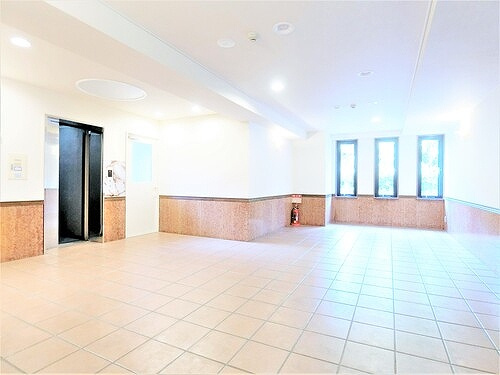 ライオンズマンション皆賀のエントランス|エントランスホール　※2023年8月撮影