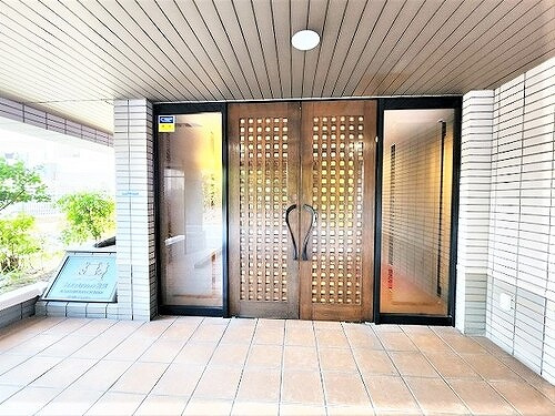 ライオンズマンション皆賀のエントランス|ポーチ　※2023年11月撮影