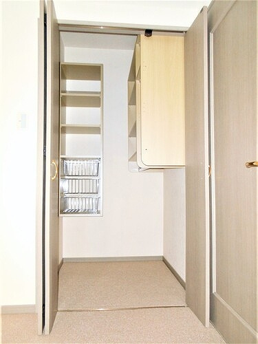 ライオンズマンション皆賀の収納|ウォークインクロゼット　※2019年9月撮影