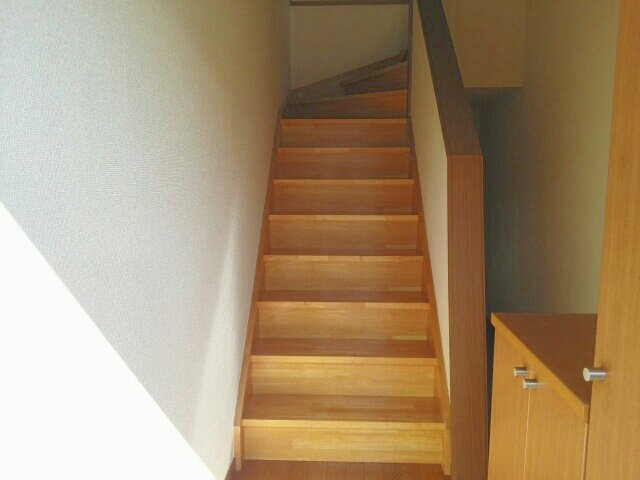 サンプレイス八木の玄関|明るい玄関です