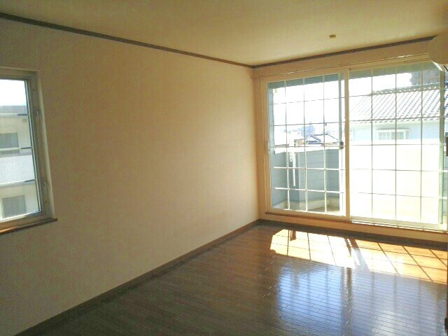 サンプレイス八木の居間・リビング|使いやすい居間です