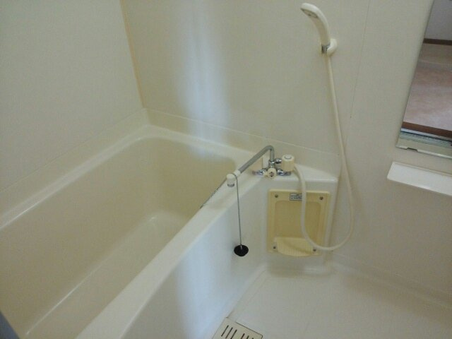 サンプレイス八木の浴室|コンパクトで使いやすいお風呂です