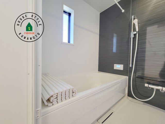 合志市野々島第2-1棟（1号棟）の浴室|浴室は一日の疲れを癒す場所だから、家族みんながゆったりできる快適設計。追い炊き機能付きオートバス。安定した温度で、いつでも快適に入浴できます。