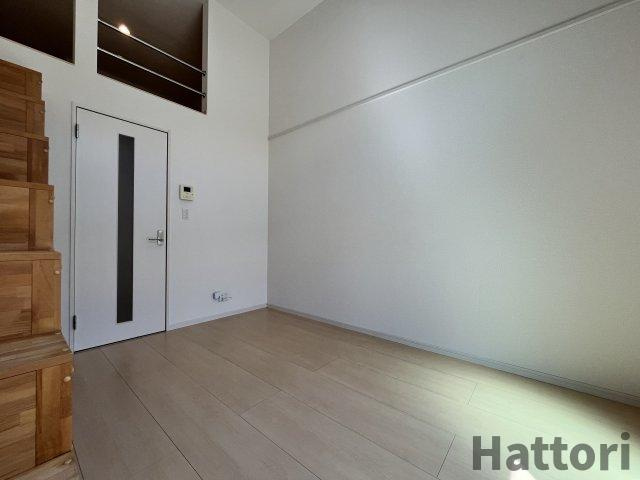 吹田市千里山西５丁目のアパートの居間・リビング