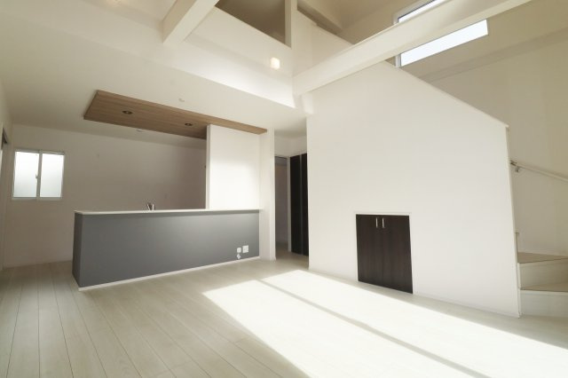 郡山市芳賀３丁目　　　６号棟　　　芳賀小学校、郡山第４中学区の居間・リビング