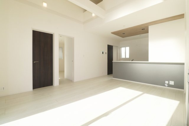 郡山市芳賀３丁目　　　６号棟　　　芳賀小学校、郡山第４中学区の居間・リビング