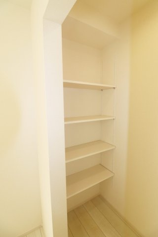 郡山市芳賀３丁目　　　６号棟　　　芳賀小学校、郡山第４中学区の収納|キッチン横パントリー♪