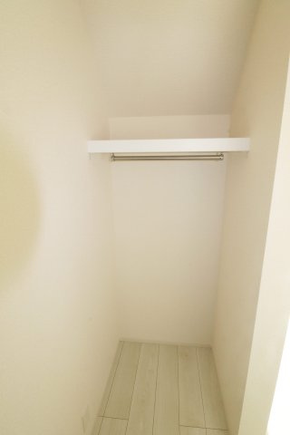 郡山市芳賀３丁目　　　６号棟　　　芳賀小学校、郡山第４中学区の収納|リビングのファミリークローク♪