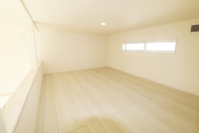 郡山市芳賀３丁目　　　６号棟　　　芳賀小学校、郡山第４中学区の内装|階段付広々ロフト