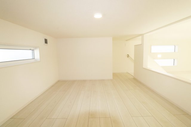 郡山市芳賀３丁目　　　６号棟　　　芳賀小学校、郡山第４中学区の内装|階段付広々ロフト