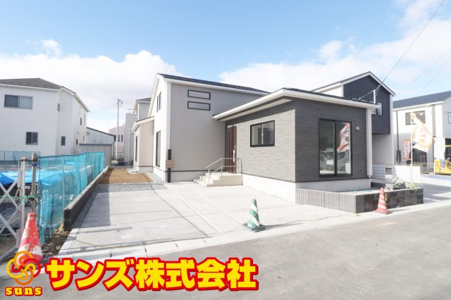 郡山市芳賀３丁目　　　６号棟　　　芳賀小学校、郡山第４中学区の外観|南東側から見た駐車場を含む外観