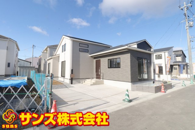 郡山市芳賀３丁目　　　６号棟　　　芳賀小学校、郡山第４中学区の外観|南東側から見た駐車場を含む外観