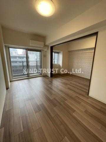 プレサンス梅田東クォーレの居間・リビング|ゆったり過ごせる居間です