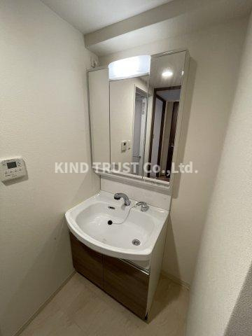 プレサンス梅田東クォーレの洗面所|ゆったりとスペースのある洗面所