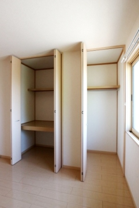 セゾンの洋室|北側洋室 収納