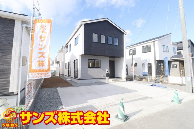 郡山市芳賀３丁目　　　７号棟　　　芳賀小学校、郡山第４中学区の外観|南東側から見た駐車場を含む外観