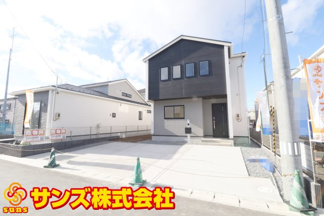 郡山市芳賀３丁目　　　７号棟　　　芳賀小学校、郡山第４中学区の外観|東側から見た駐車場を含む外観