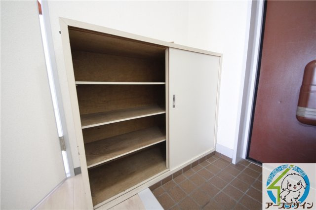 岸本マンションの玄関