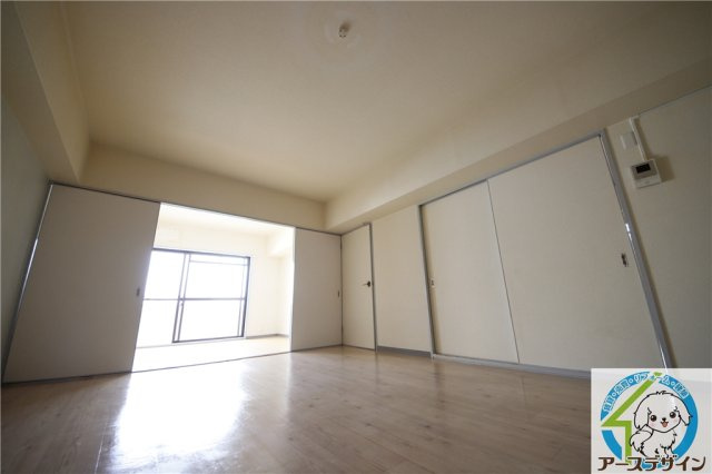 岸本マンションの居間・リビング