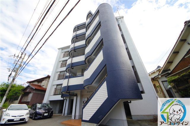 岸本マンションの外観