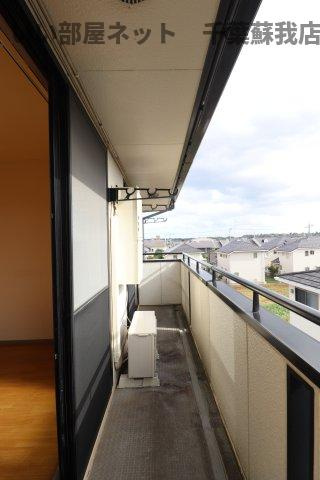 サバーブトリプルのバルコニー|暖かな日差しのふりそそぐバルコニー