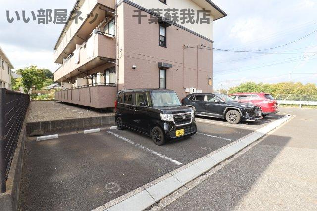 サバーブトリプルの駐車場|駐車場があります