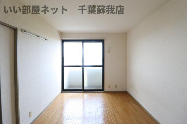 サバーブトリプルの洋室|ゆったりした洋室です