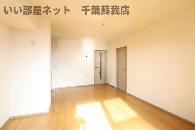 サバーブトリプルの居間・リビング|ゆったり過ごせる居間です