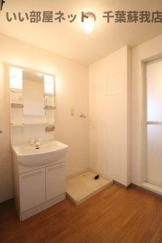 サバーブトリプルの洗面所|明るい洗面所です