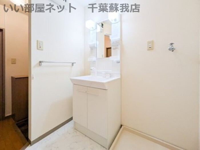 サバーブトリプルの洗面所|明るい洗面所です