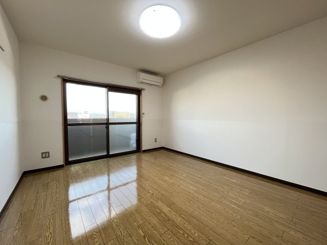 スカイマンションBの居間・リビング