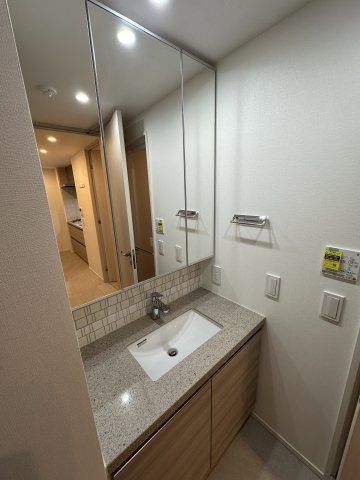ザ・パークワンズ三軒茶屋　築浅　ペット相談可　浴室乾燥機の独立洗面台